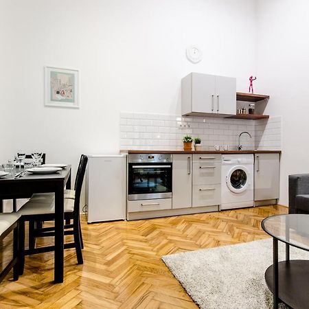 בודפשט B63 2 Bedroom Apartment In Heart Of City מראה חיצוני תמונה