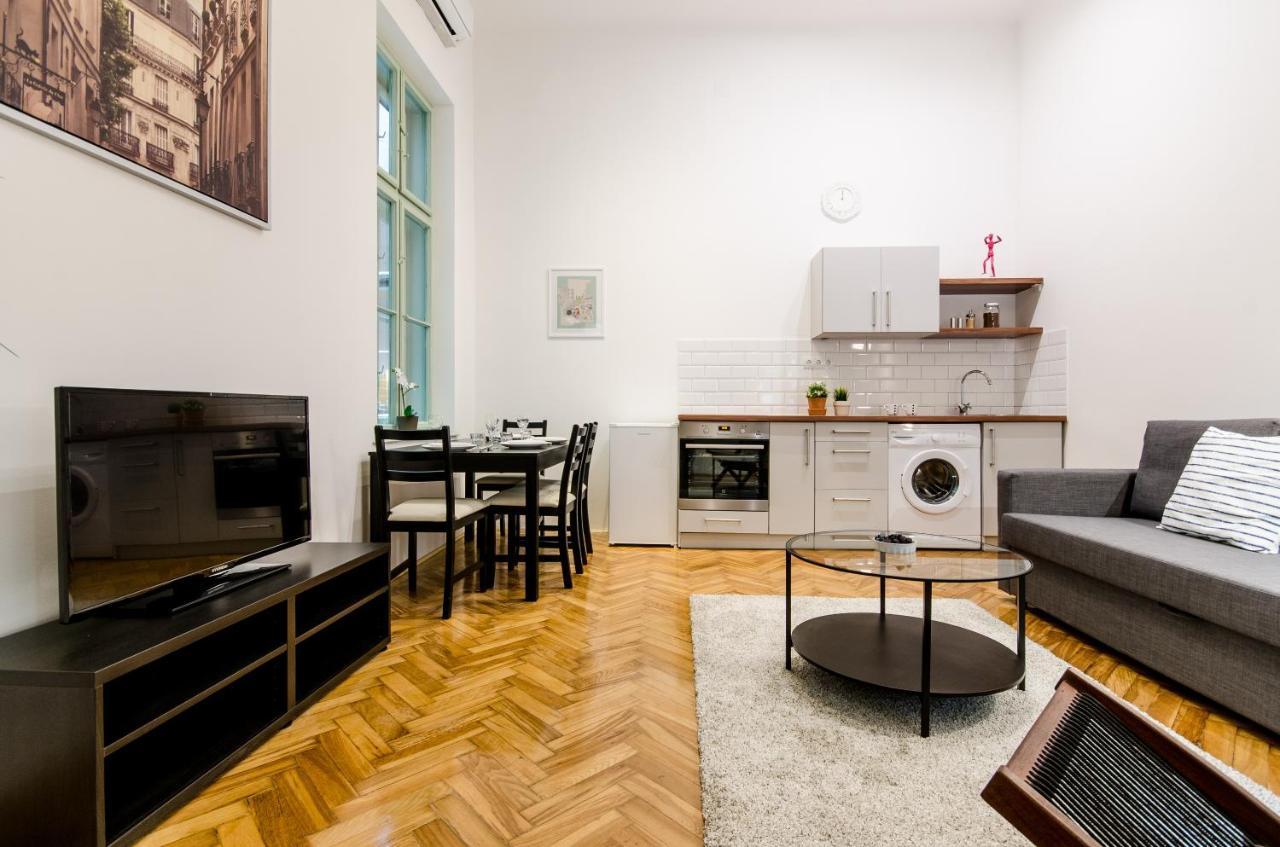 בודפשט B63 2 Bedroom Apartment In Heart Of City מראה חיצוני תמונה