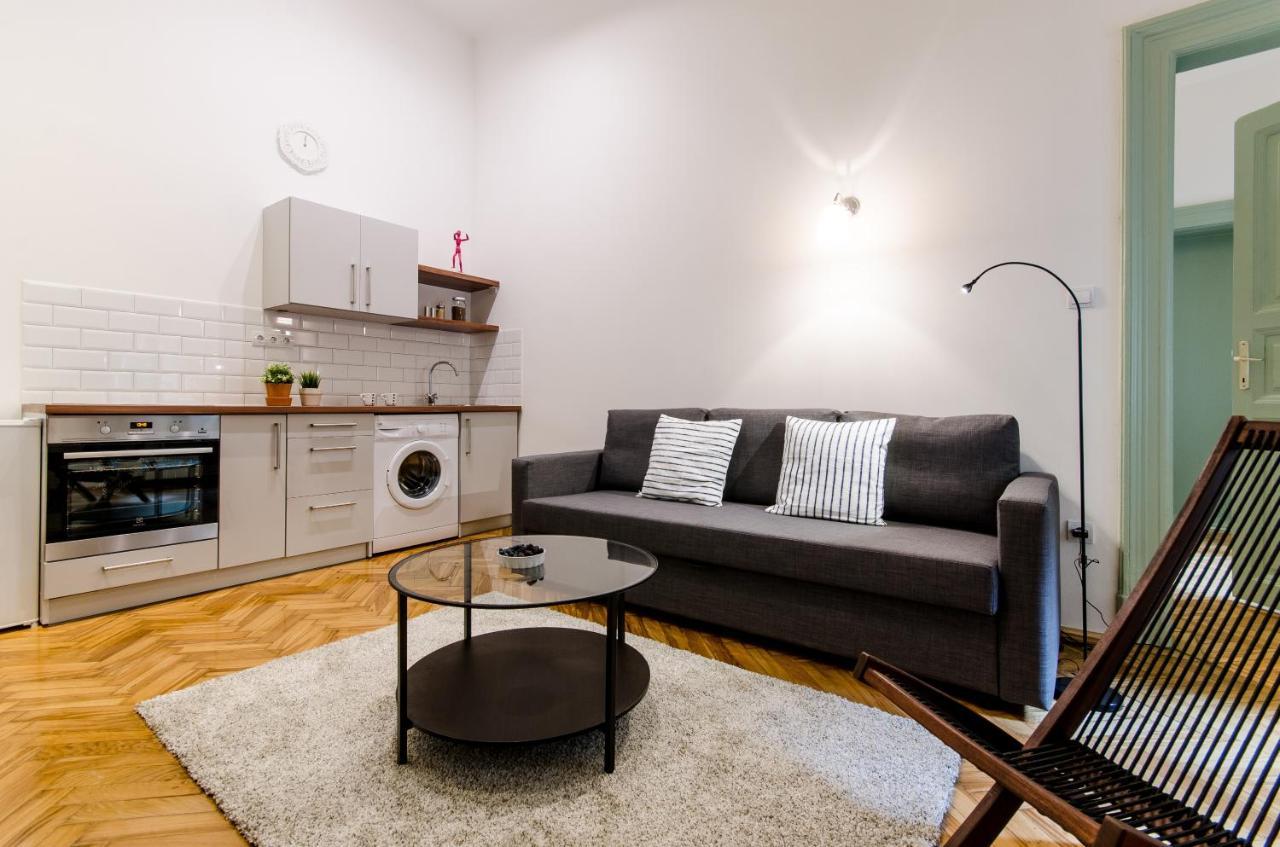 בודפשט B63 2 Bedroom Apartment In Heart Of City מראה חיצוני תמונה