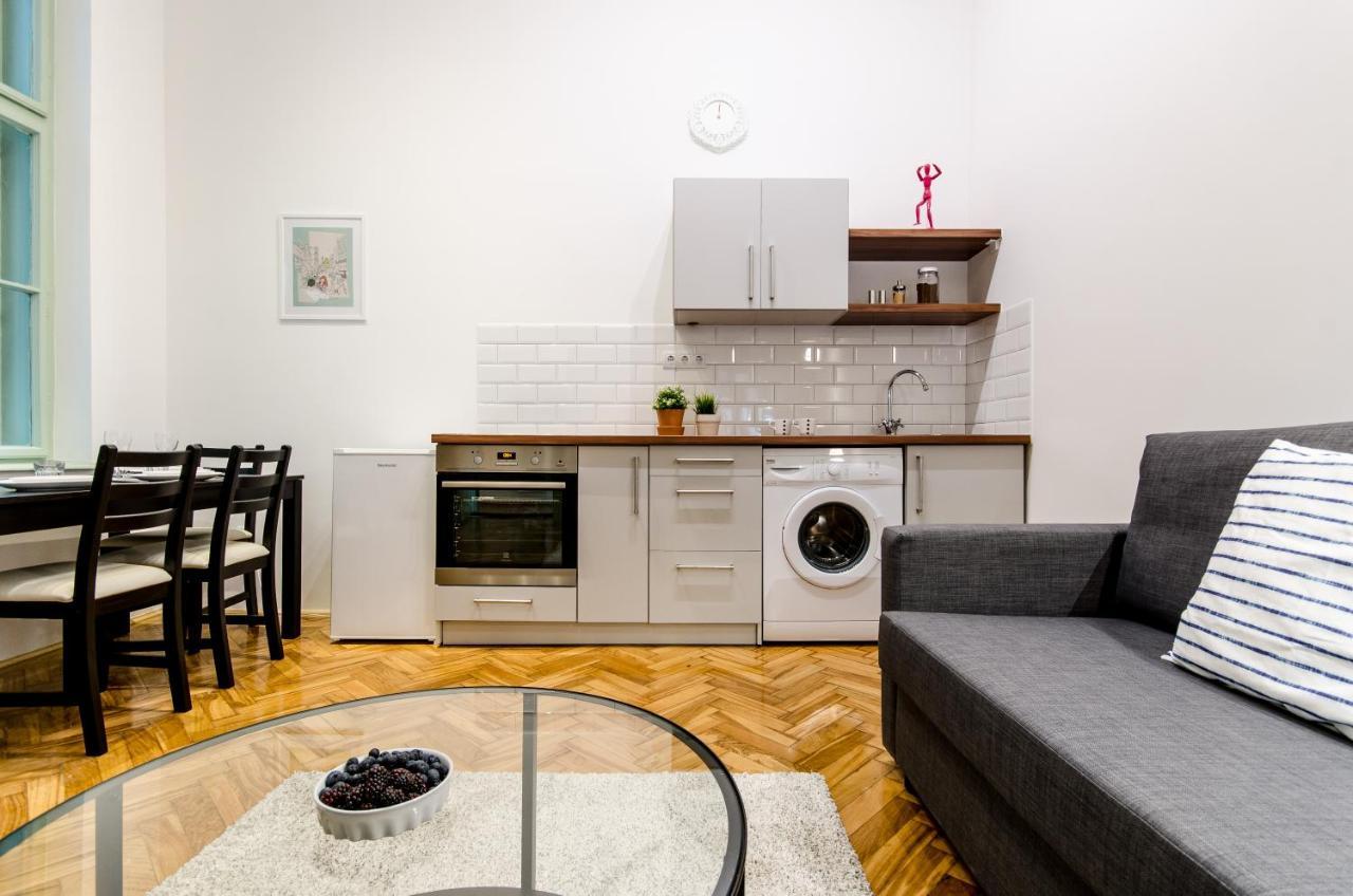 בודפשט B63 2 Bedroom Apartment In Heart Of City מראה חיצוני תמונה