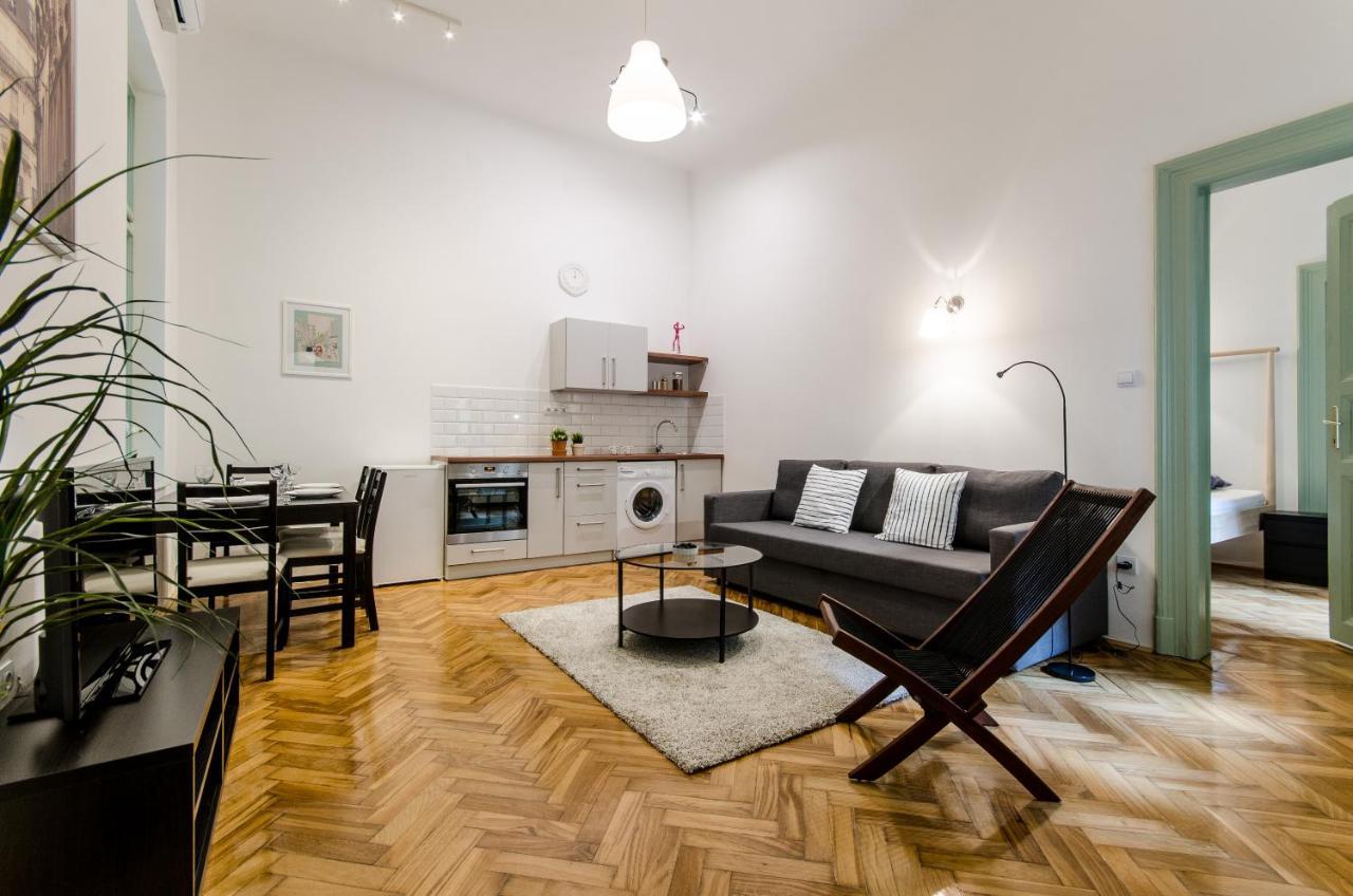 בודפשט B63 2 Bedroom Apartment In Heart Of City מראה חיצוני תמונה