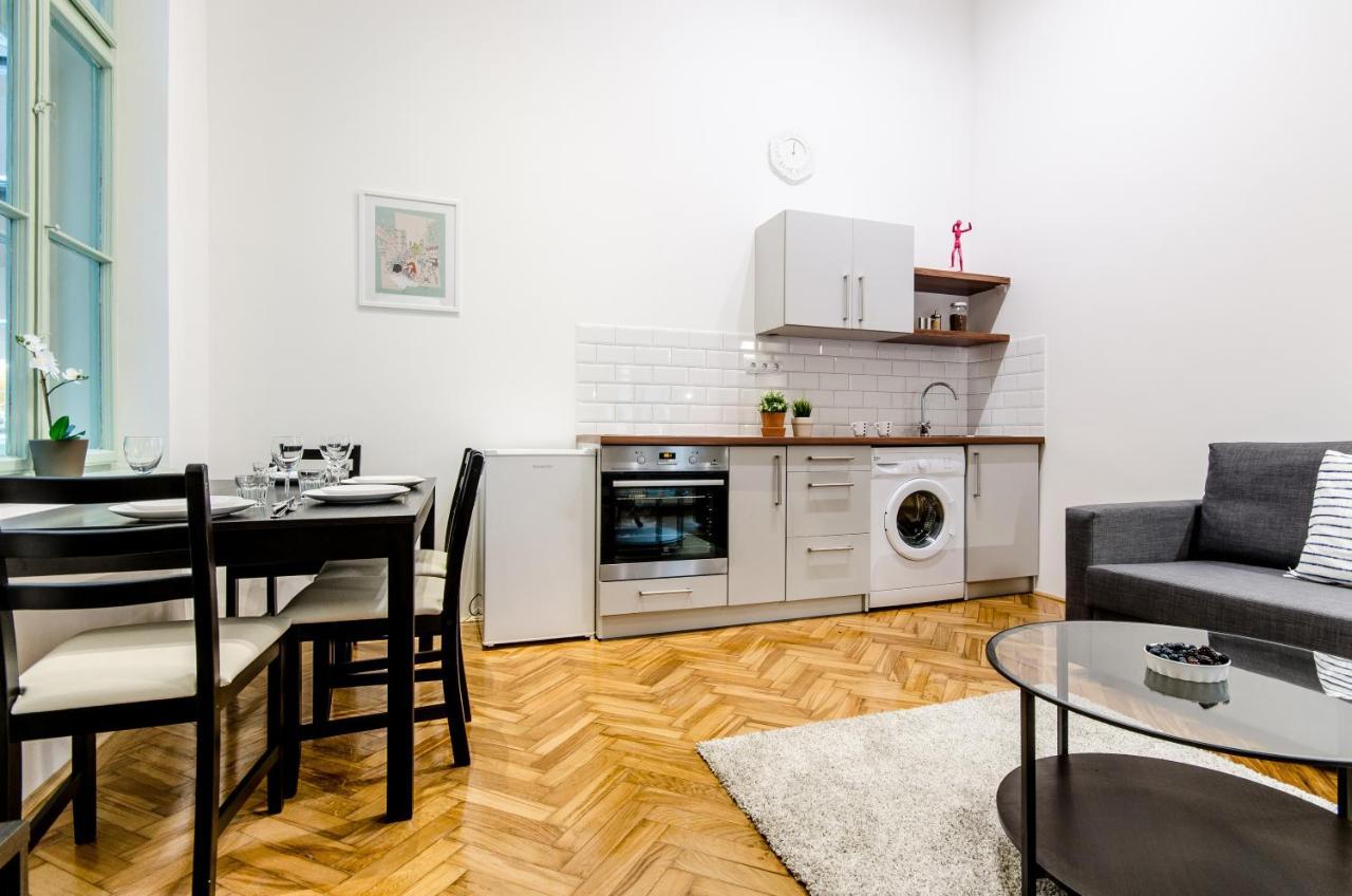בודפשט B63 2 Bedroom Apartment In Heart Of City מראה חיצוני תמונה